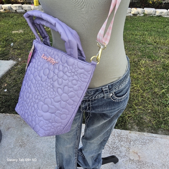 NWT LAVENDER QUILTED FLORAL NYLON LUV BETSEY TOTE BAG - Picture 3 of 6